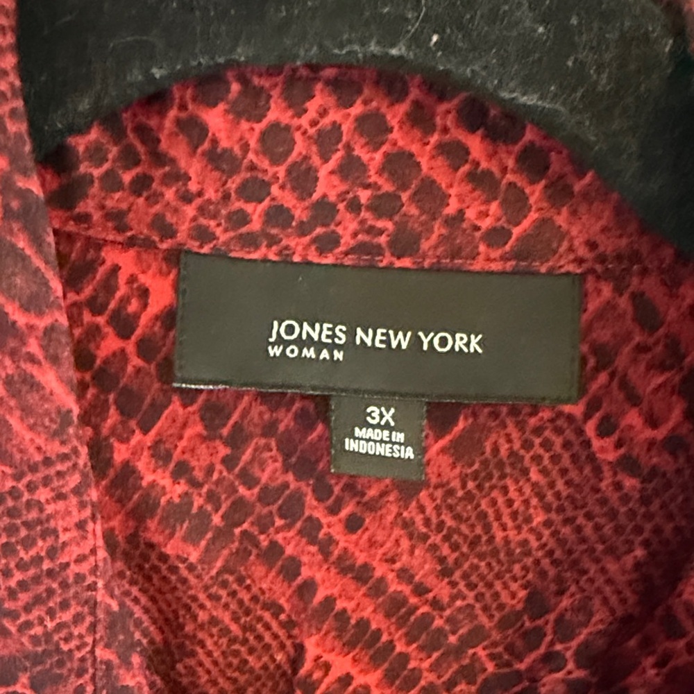 Jones New York Ruby Red Snake Print Button-Up Shirt Red Snap Buttons Size 3X - Picture 6 of 7